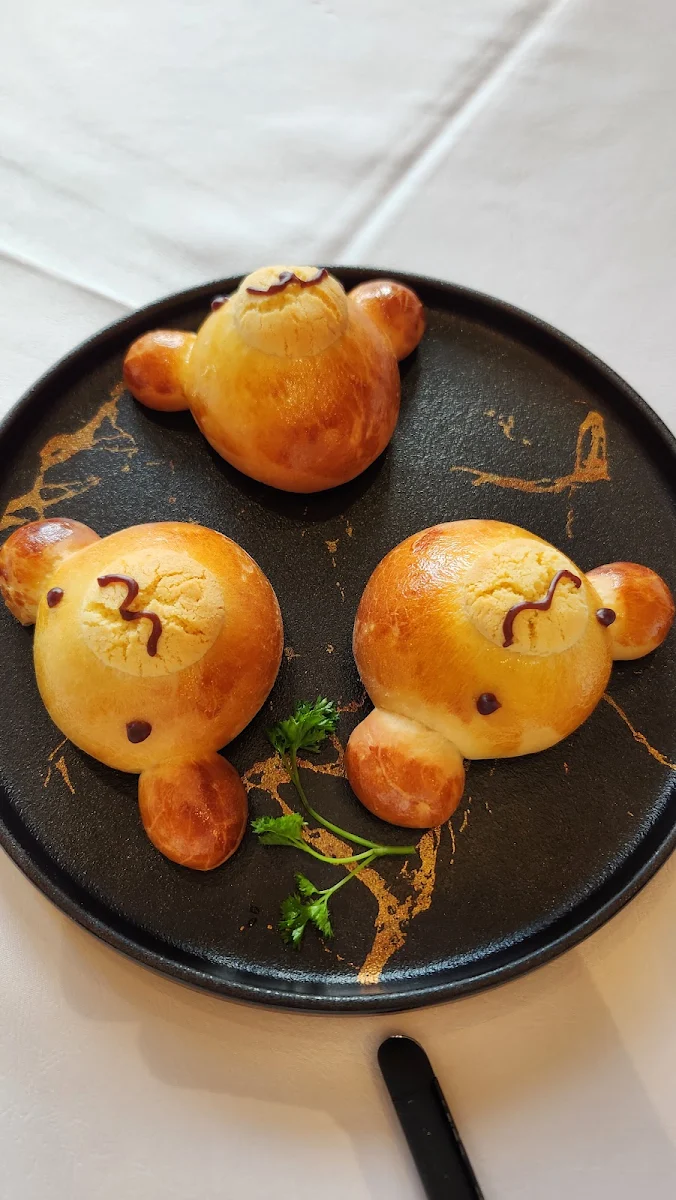 Hello Kitty流沙包 XL Steamed Salted Egg Lava Bun